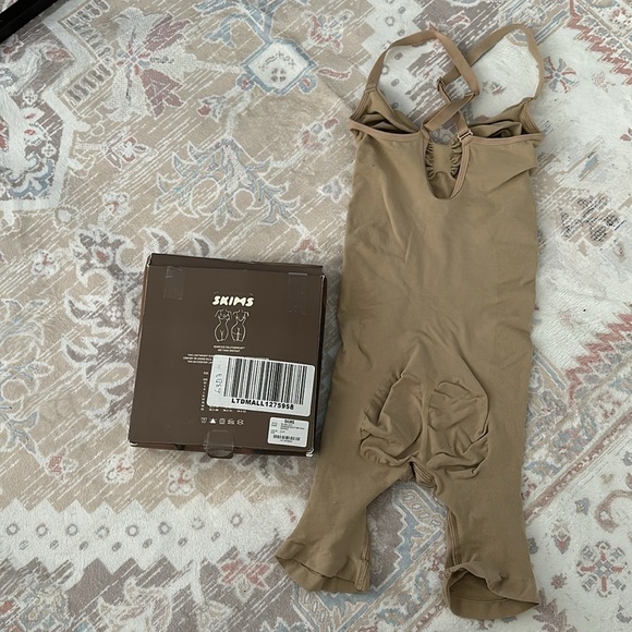 NIB SKIMS Mid Thigh Sculpting Bodysuit Clay size L - Picture 3 of 4